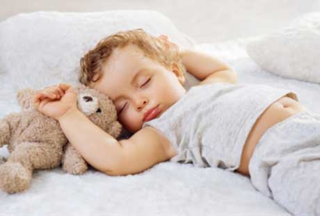 علت عرق كردن کودکان در خواب