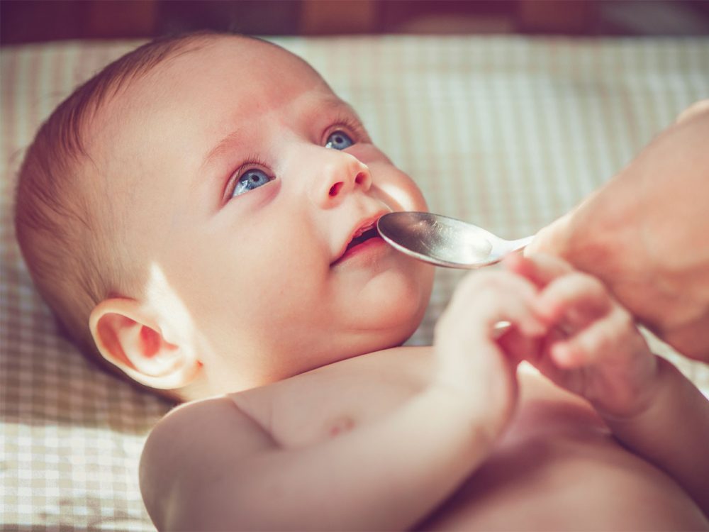 از کی به نوزاد آب بدهیم؟
