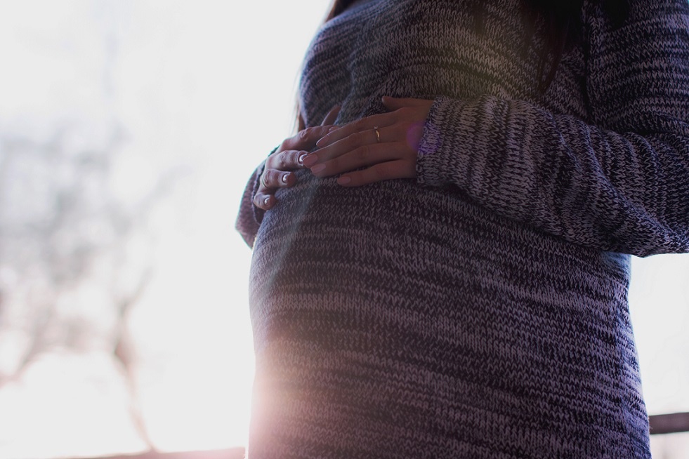 آیا وازلین برای ترک شکم در بارداری خوب است؟