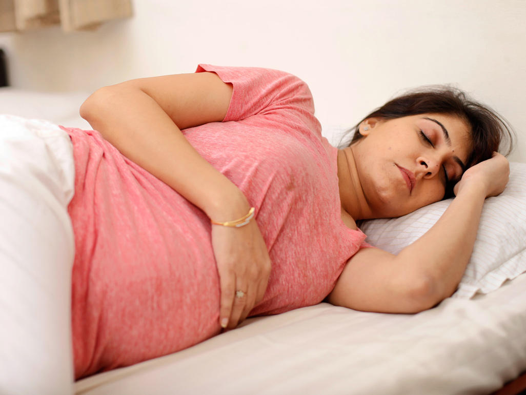 عوارض به پشت خوابیدن در بارداری 
