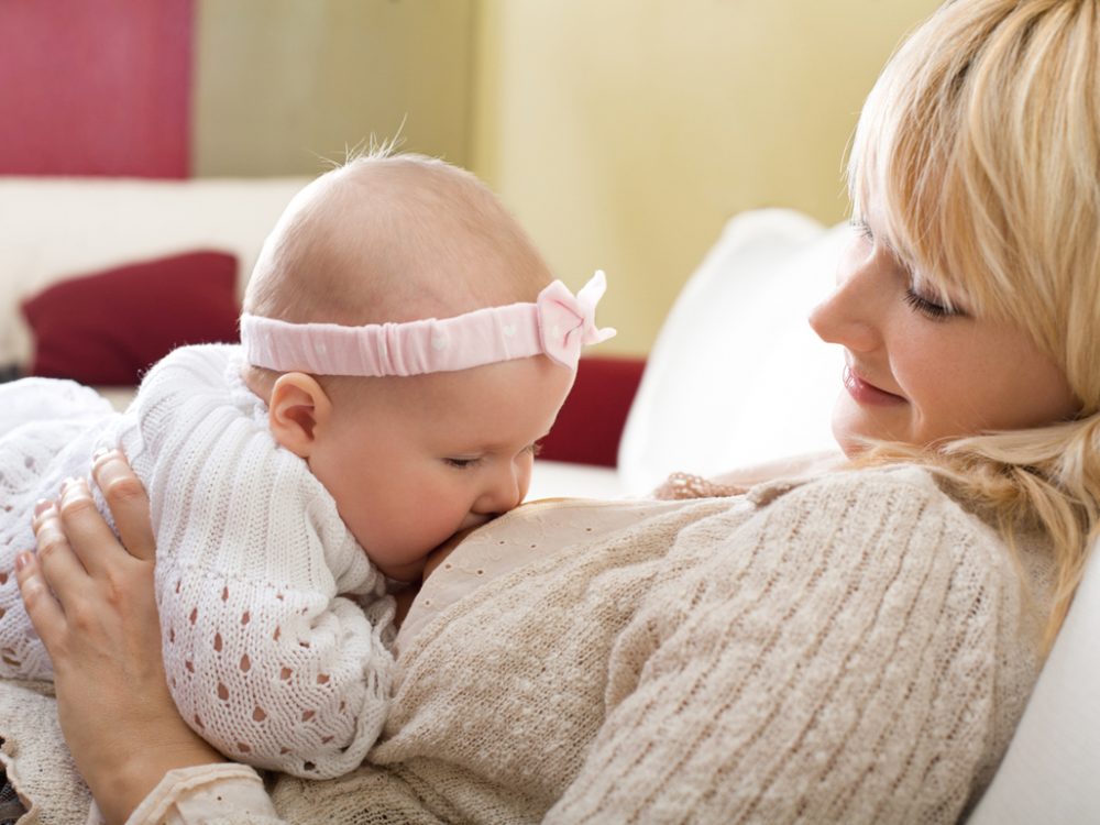 خوابیده شیر دادن به نوزاد خطر دارد