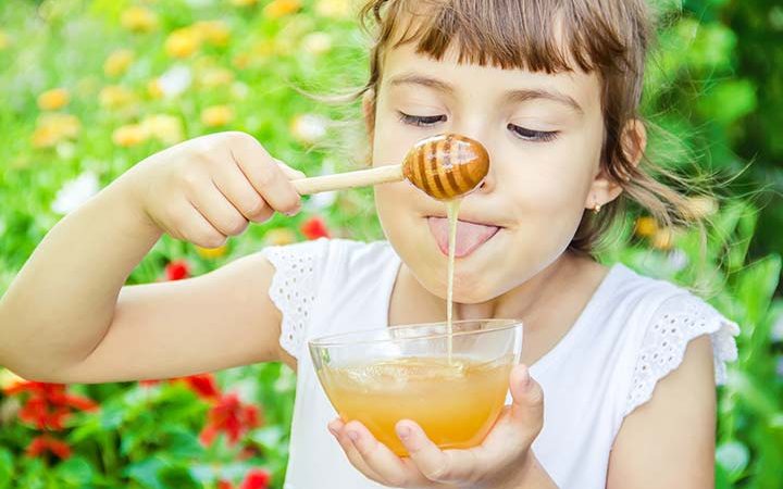 خوردن عسل برای کودکان از چه سنی مجاز است