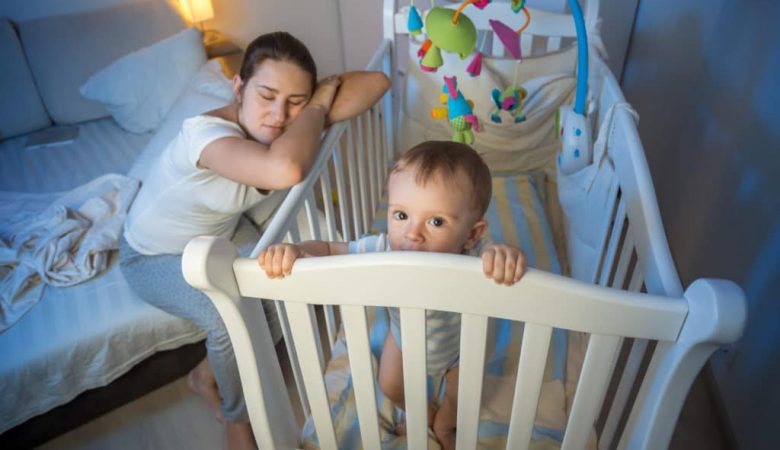 10 دلیل برای اینکه چرا کودکان شب ها از خواب بیدار می‌شوند + 4 راه حل برای برطرف کردن آن
