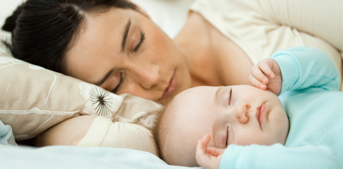 آیا خوابیدن همراه با کودک بی خطر است؟