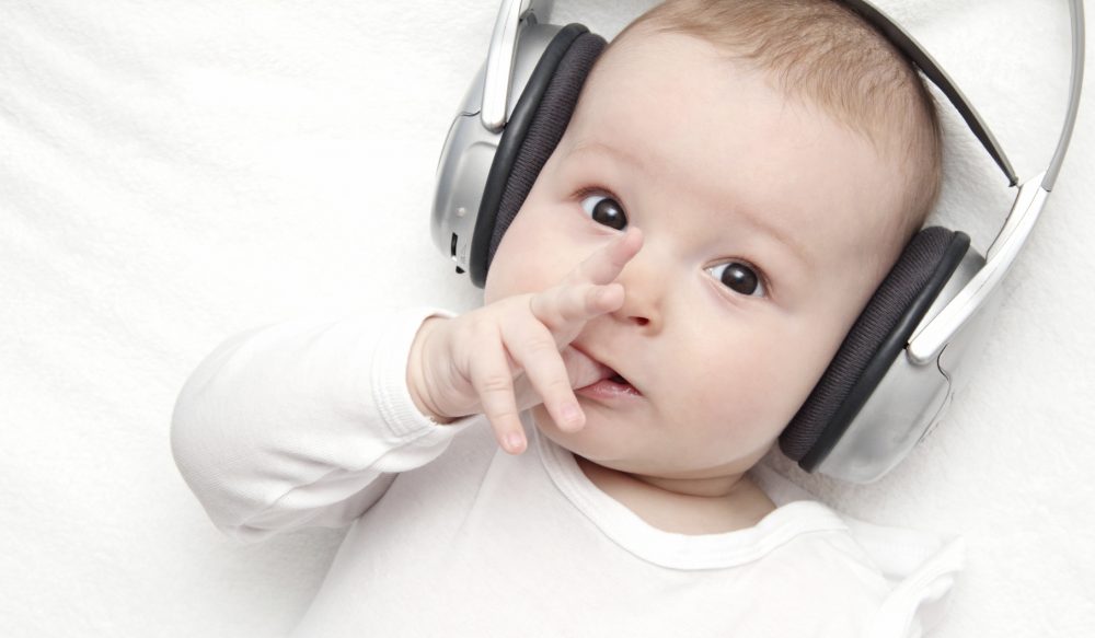 6 نکته شگفت انگیز برای آشنا کردن کودک با موسیقی