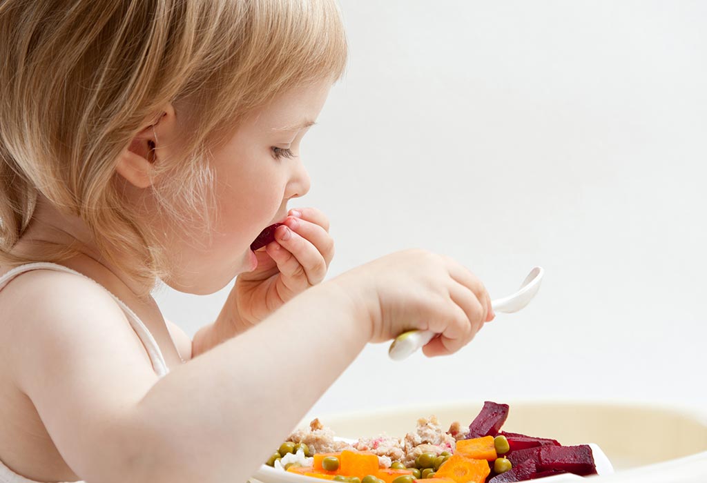 ایده های غذایی که می توانید برای کودک نوپای 18 ماهه تان امتحان کنید