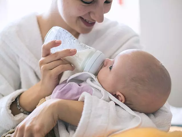 چگونه می دانید کودک شیر خشک کافی دریافت میکند؟