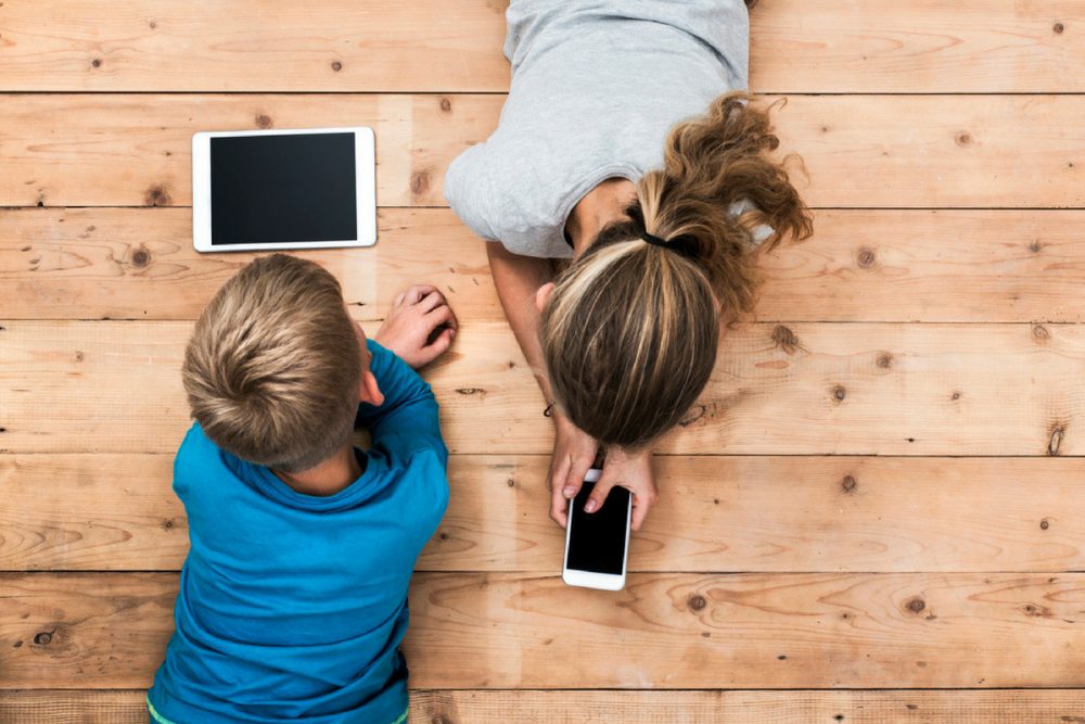 4 تاثیر مضر و خطرناک تلفن همراه بر روی کودکان و معرفی نکات ایمنی برای استفاده از موبایل