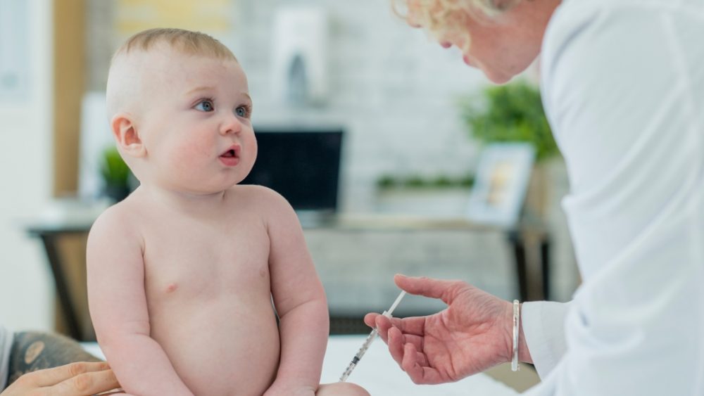 برای کاهش درد واکسن نوزاد چه باید کرد؟