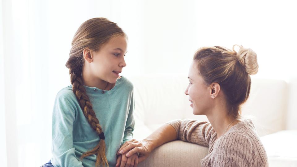 چرا صحبت کردن با دختران نوجوان درباره قاعدگی مهم است