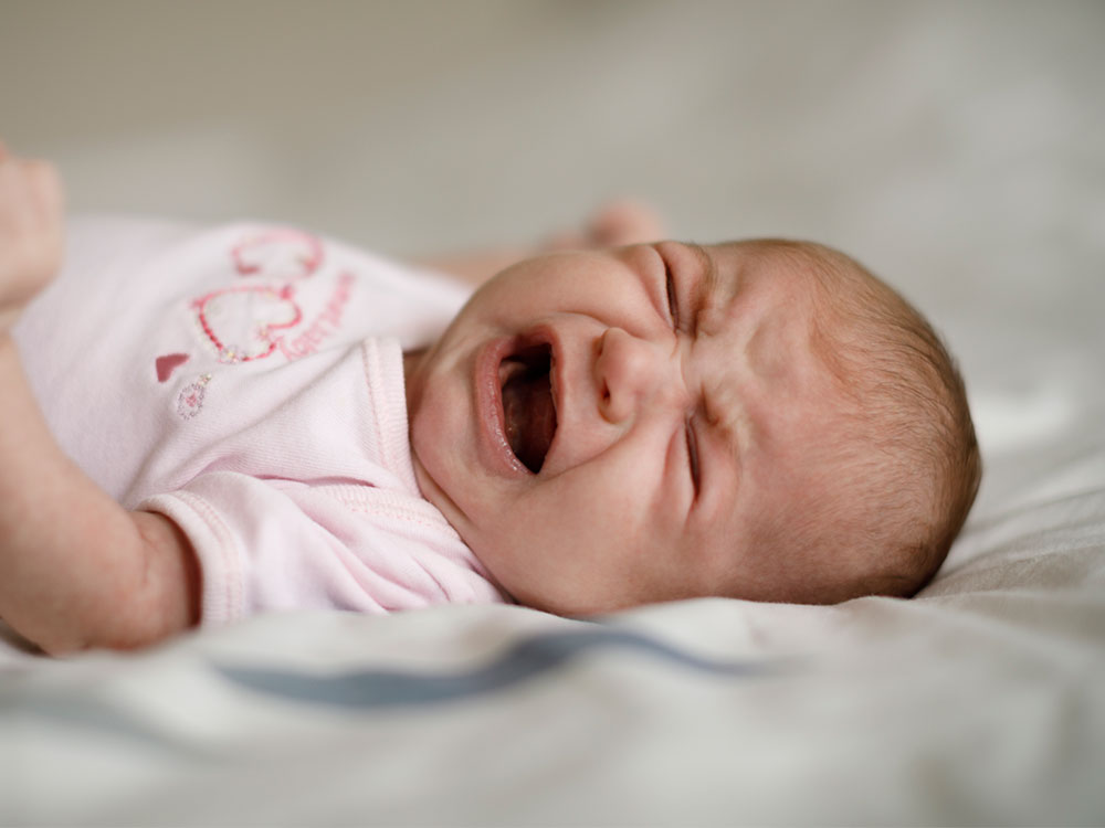 گریه کردن نوزاد تازه متولد شده و نحوه پاسخ گویی به آن
