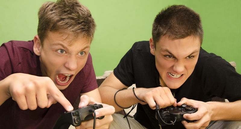 اثرات مثبت و منفی بازیهای ویدئویی بر نوجوانان و علائم اعتیاد به آن