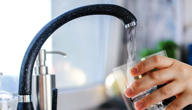 آیا ویروس کرونا (کووید 19) از طریق آب آشامدنی منتقل می شود؟