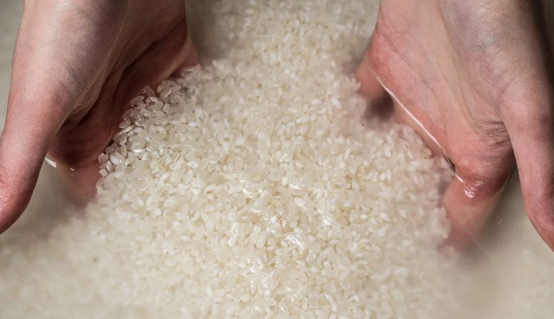 شستن صورت با آب برنج: آماده سازی، تهیه و نحوه استفاده از آب برنج برای شست و شوی پوست