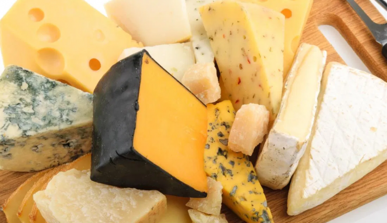 کودک از چه زمانی میتواند پنیر بخورد؟بهترین نوع پنیر برای بچه چیست؟