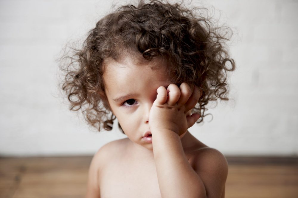 گودی تیره زیر چشم کودکان: علل، بیماری ها و درمان سیاهی زیر چشم