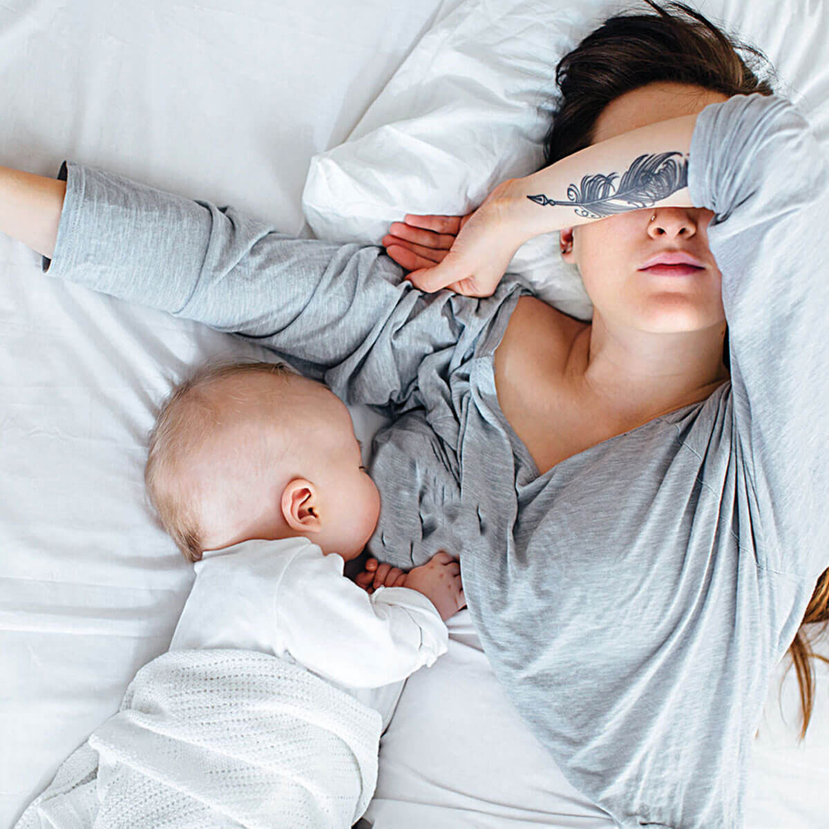 آیا خوابیدن مادر در زمان شیردهی خطرساز است؟