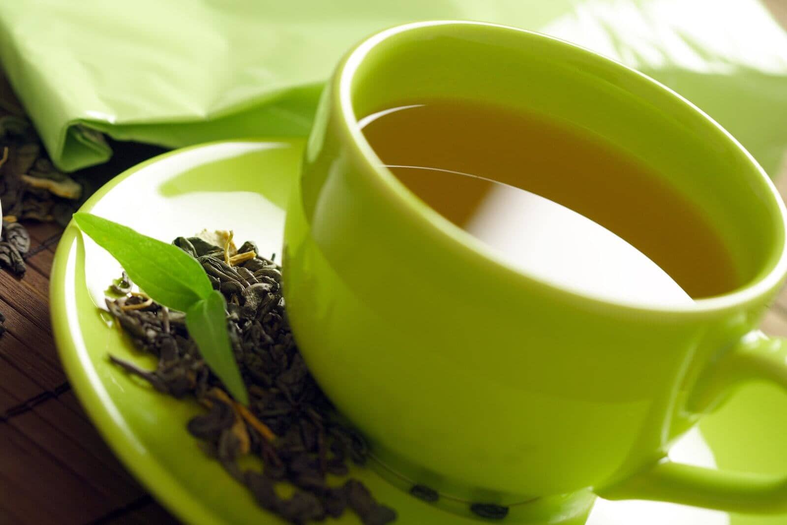 چای سبز برای رفع دل درد پریودی